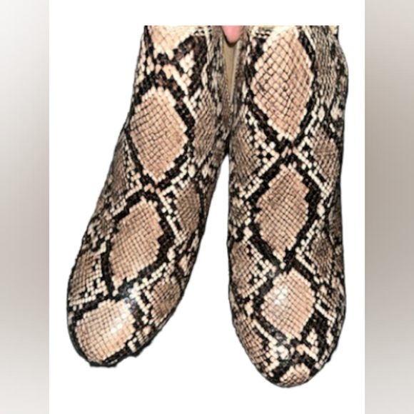 Lane Bryant Wide Calf Snakeskin like Booties size 8W NWT - Picture 2 of 11